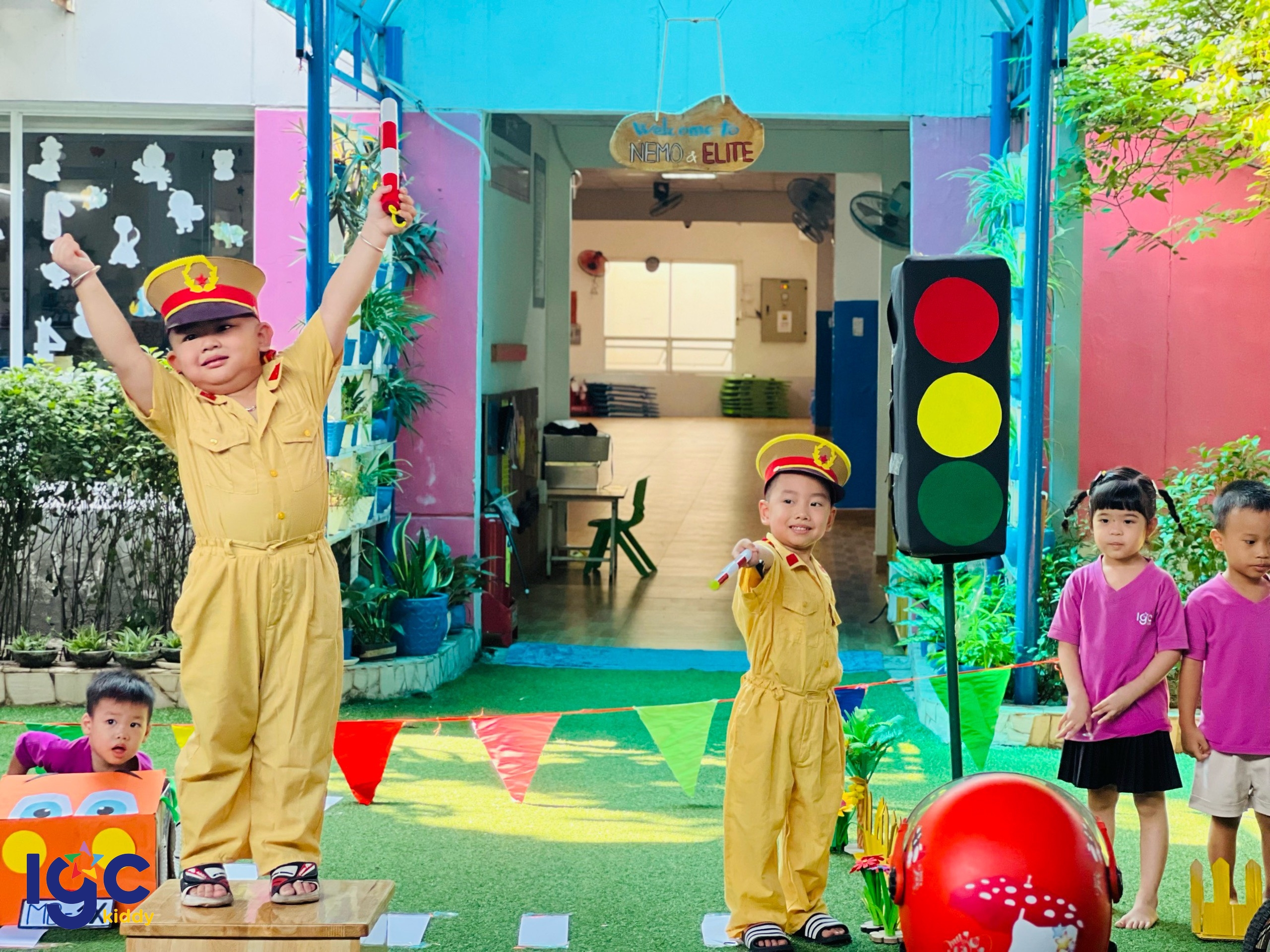 HOẠT ĐỘNG VUI CHƠI NGOÀI TRỜI CỦA BÉ