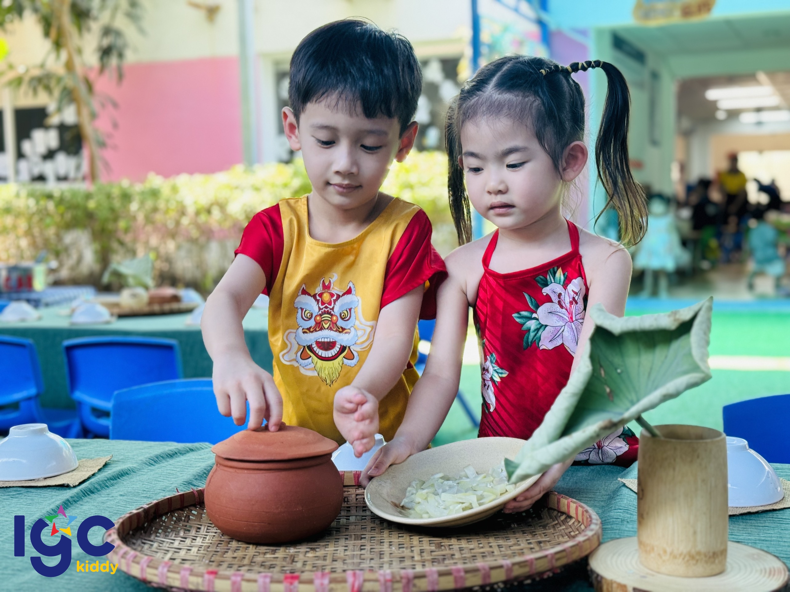 BỮA CƠM GIA ĐÌNH VIỆT ẤM ÁP, YÊU THƯƠNG