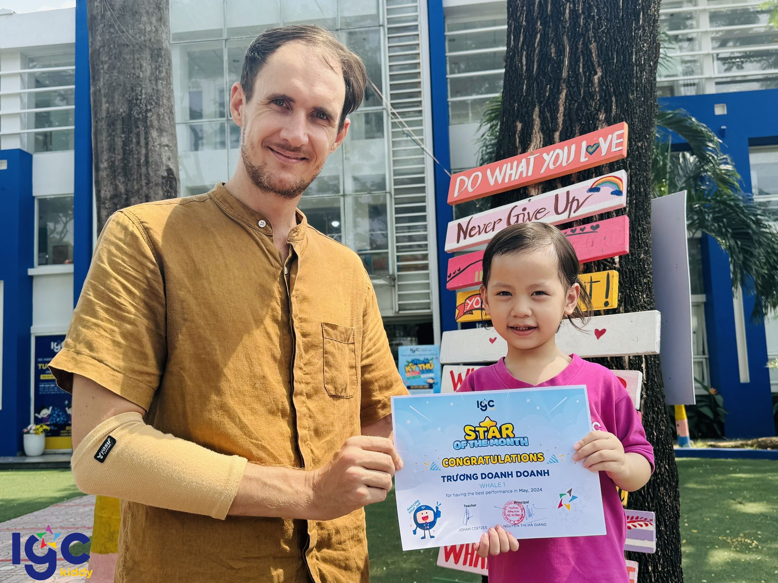 STAR OF THE MONTH – NGÔI SAO CỦA THÁNG