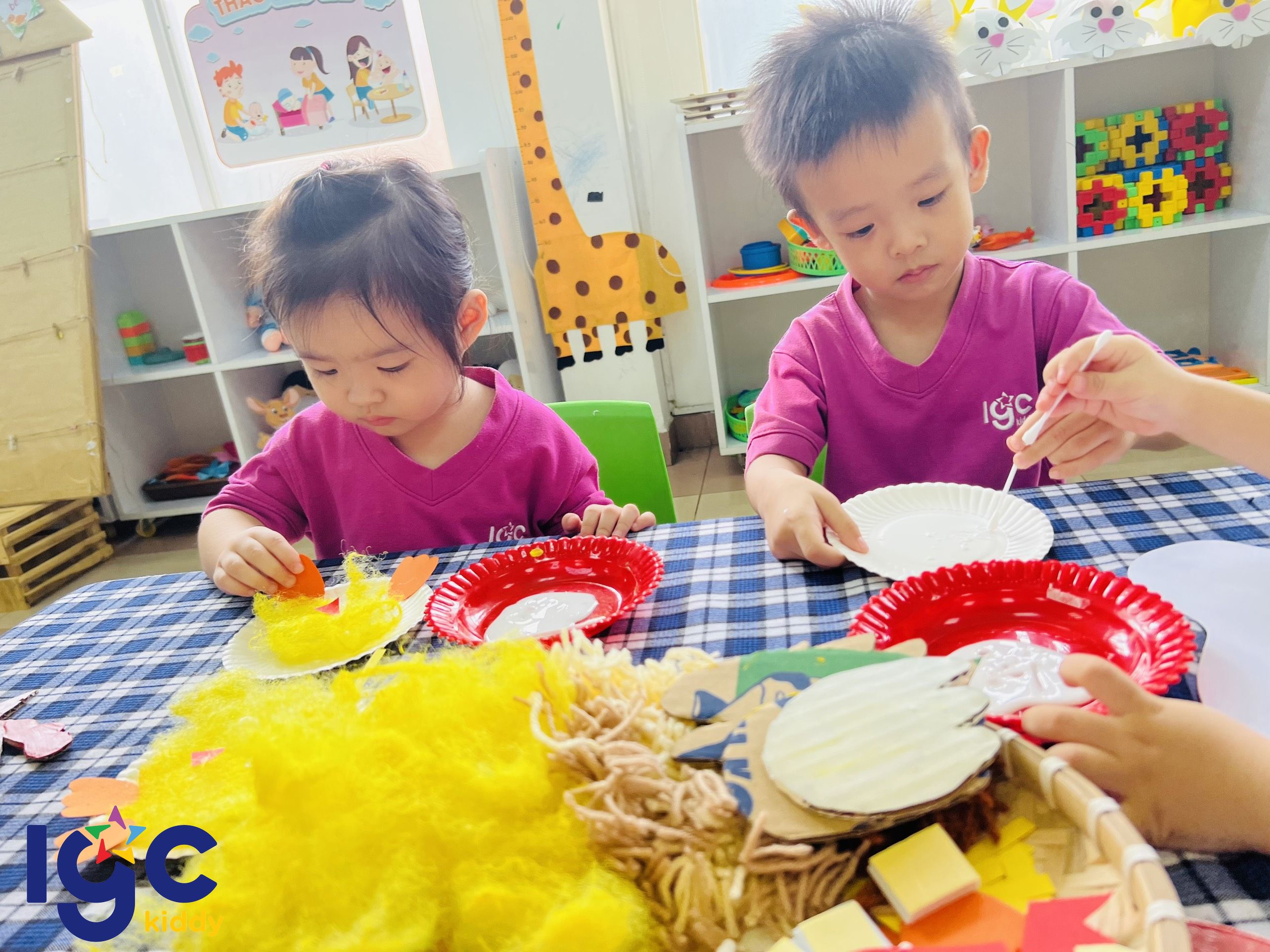 NHỮNG CHÚ GÀ DỄ THƯƠNG