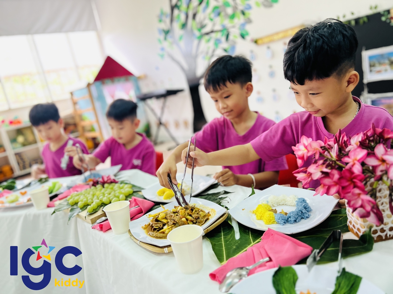 BỮA ĂN TRƯA VUI VẺ