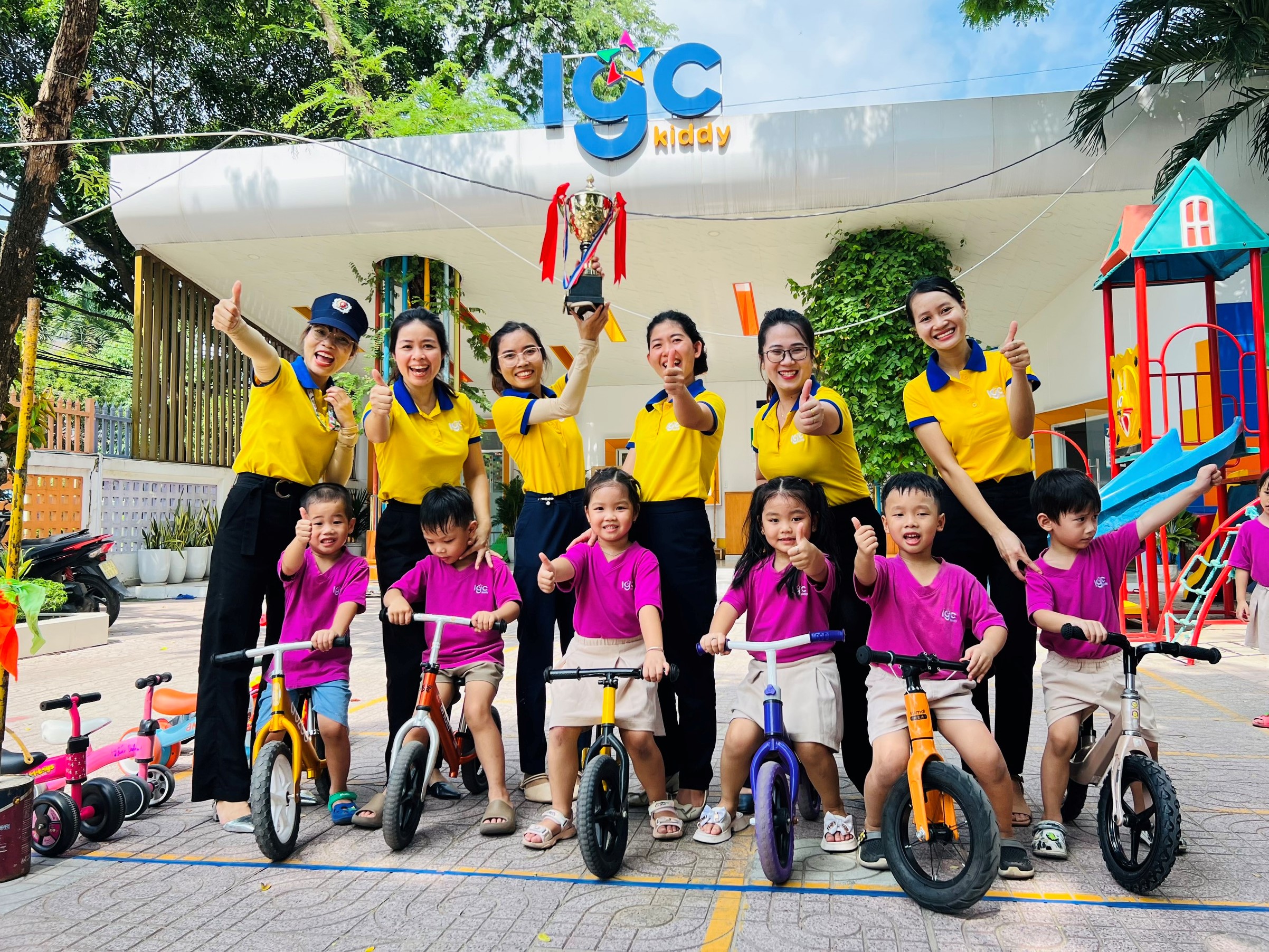 HOẠT ĐỘNG VUI CHƠI NGOÀI TRỜI CỦA BÉ